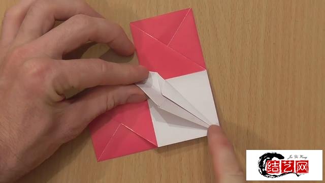 手工折纸小妙招，带你学习如何制作心形千纸鹤的方法，创意十足