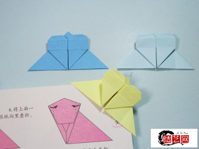 儿童手工折纸：简单的爱心书签折纸步骤图解