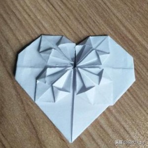 七夕手工爱心折纸教程，一起学习爱心折纸简单折法