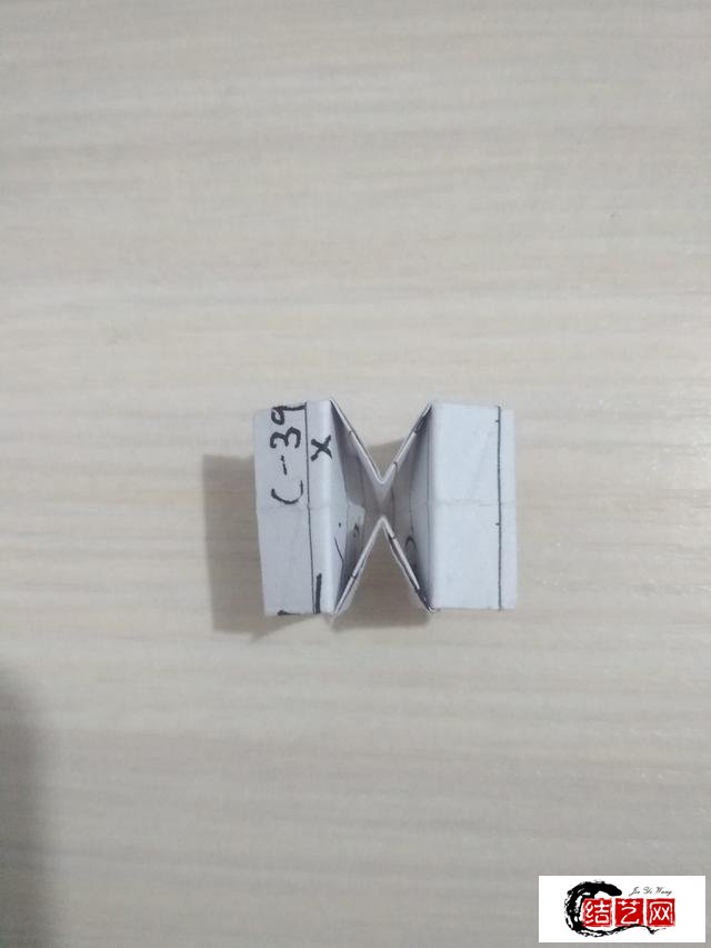 折纸艺术：简易鼎形盒子折纸方法