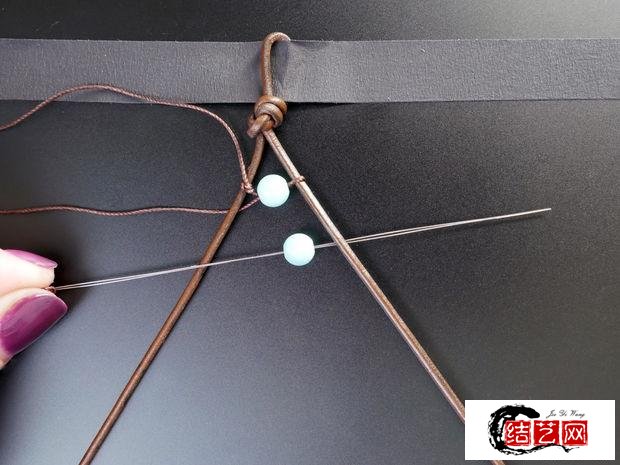 DIY穿珠做手链 十分漂亮简单的真皮绳串珠手链（图文教程）