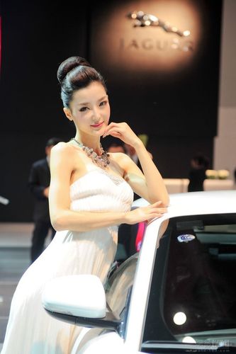 车模李颖芝，世界上最贵的女模特{中国最贵的车模}