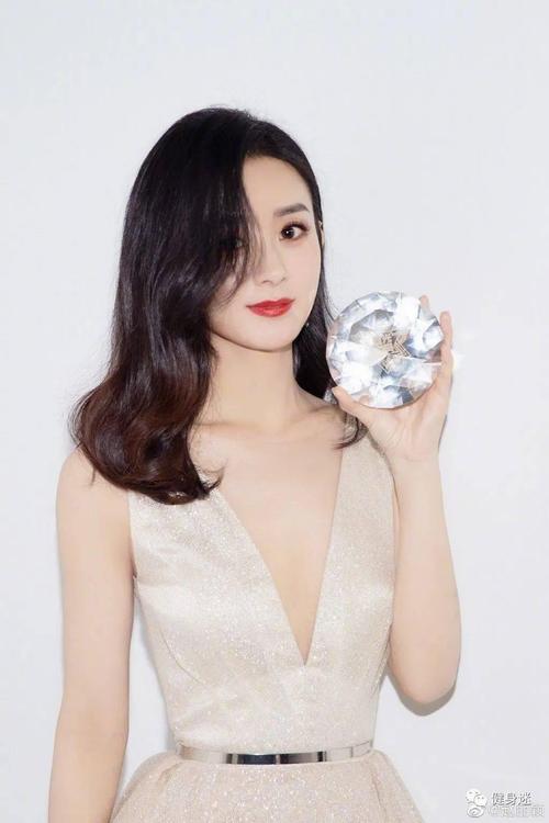 赵丽颖的胸，Angelababy{冯绍峰微博}本文共{1698字}