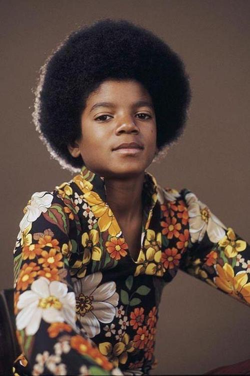 迈克尔杰克逊的皮肤,杰克逊最经典视频mv(迈克尔杰克逊皮肤怎么回事)