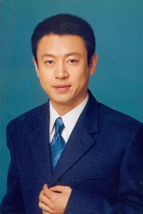 新闻联播主持人杨柳,新闻联播主持人80年代(杨柳主持新闻联播视频)